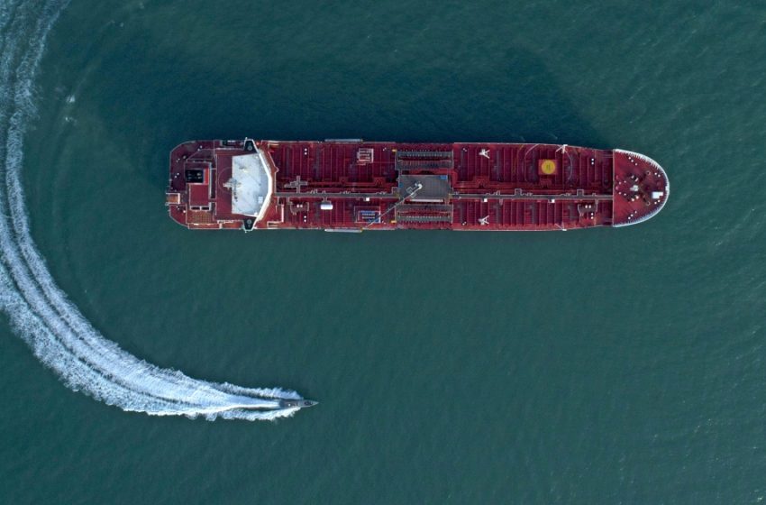  Oil jumps above $117 as Trump’s Hormuz deadline approaches