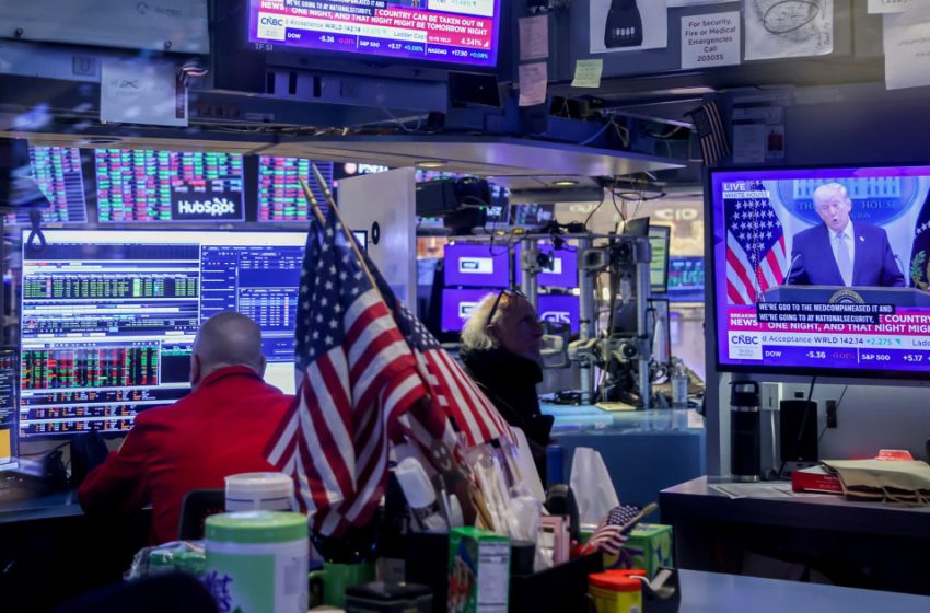  Oil plunges, stock futures rally on Trump floating Iran ceasefire