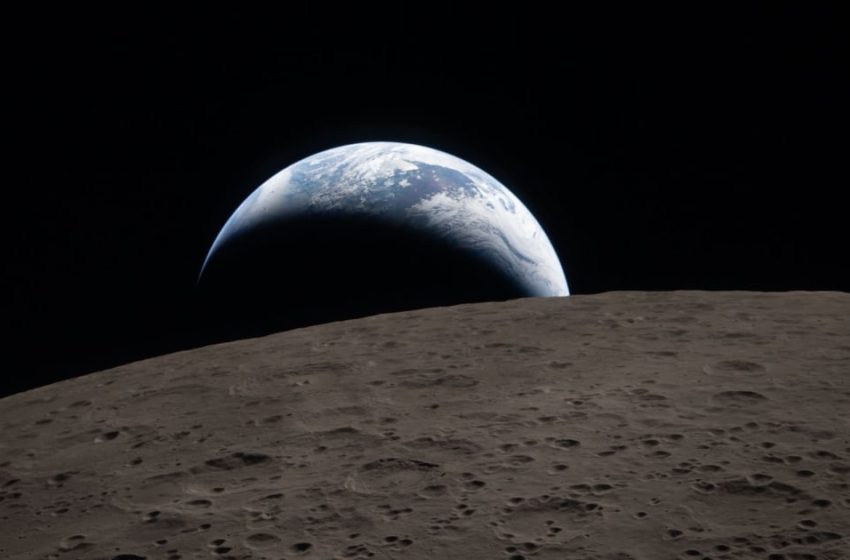  See the first close-up photos of the moon from NASA’s Artemis II mission