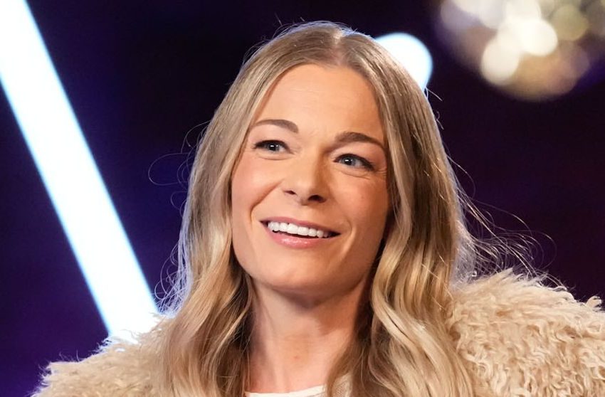  LeAnn Rimes Sobbed Through a “Deep Jaw Release”