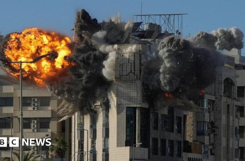  Trump says US will ‘leave’ Iran in two or three weeks whether ‘we have a deal or not’