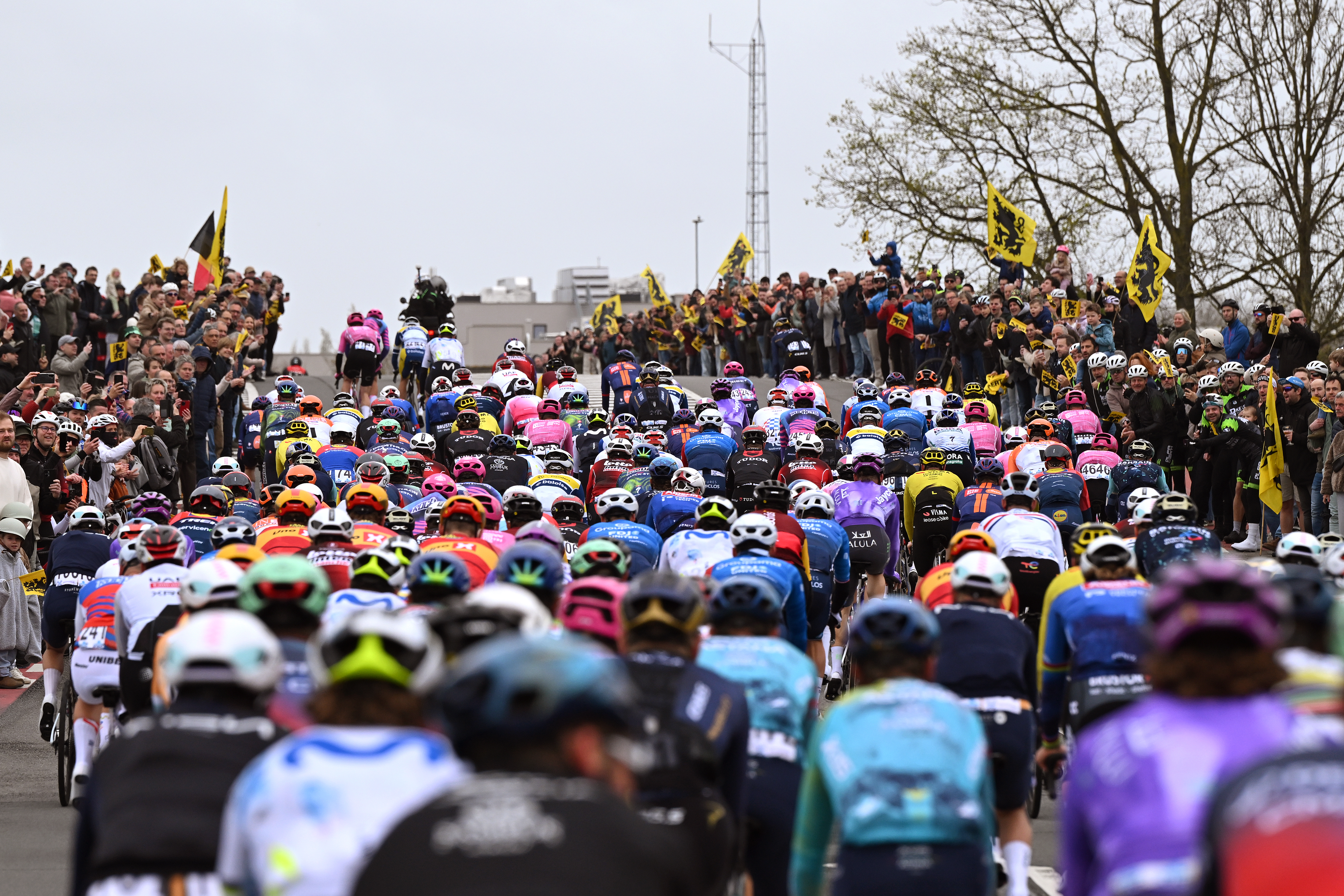 OUDENAARDE, BELGIUM - APRIL 05: A general view of the peloton competing while fans cheer during the 110th Tour of Flanders - Ronde van Vlaanderen 2026 - Men&amp;apos;s Elite a 278.6km one day race from Antwerp to Oudenaarde / #UCIWT / on April 05, 2026 in Oudenaarde, Belgium. (Photo by Dario Belingheri/Getty Images)