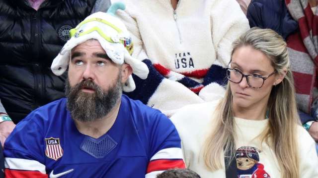  Jason Kelce’s Wife Criticized for Response to Taylor Swift Wedding Question