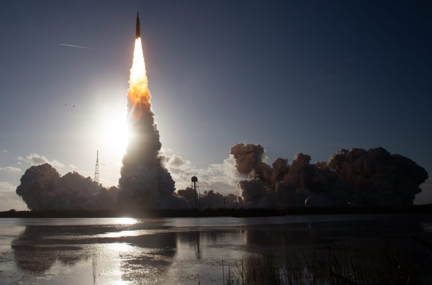  Artemis II Astronauts Have ‘Two Microsoft Outlooks’ and Neither Work