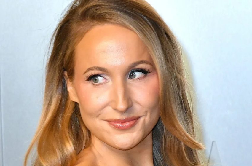  Nikki Glaser Doesn’t ‘Really Care’ if Boyfriend Chris Convy Hooks Up With Other Women