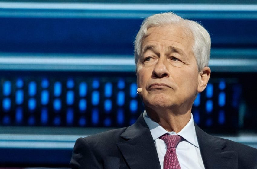  Jamie Dimon Predicts AI Will Cut Work Week to 3.5 Days, Cure Cancer