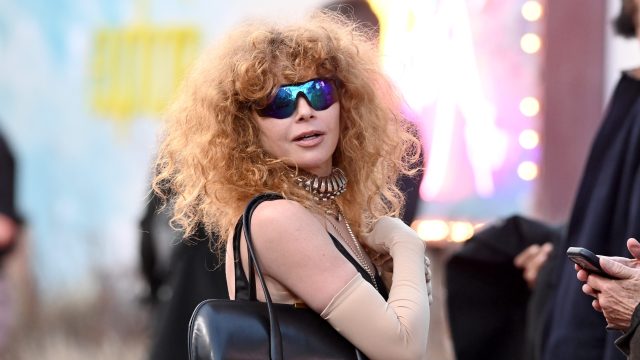  Natasha Lyonne Escorted off Plane After Being Asked if She Needed ‘Medical Attention’