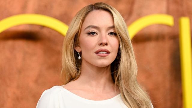  Sydney Sweeney Shines in Fitted Minidress at ‘Euphoria’ Premiere