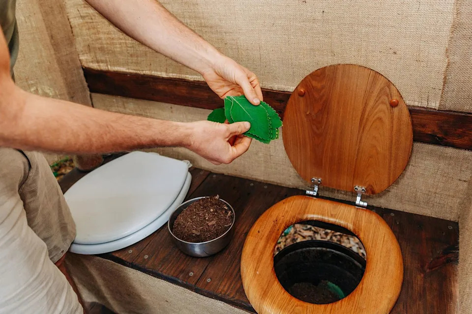 Robin Greenfield's toiletCredit: Robin Greenfield/ sierraford.com