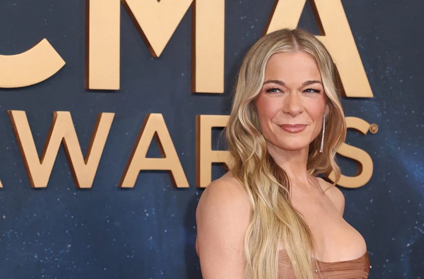  LeAnn Rimes gets emotional during ‘deep jaw release’ treatment