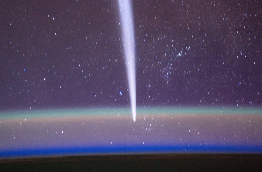  A Massive Comet Could Light Up the Sky This April If It Survives the Sun’s Fiery Embrace