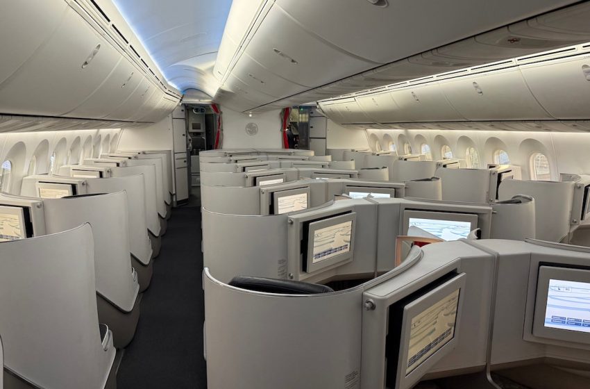  Review: Air France Business Class Boeing 787 (YUL-CDG)