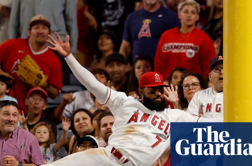  Angels’ Jo Adell acrobatically robs three home runs to shock Mariners | MLB
