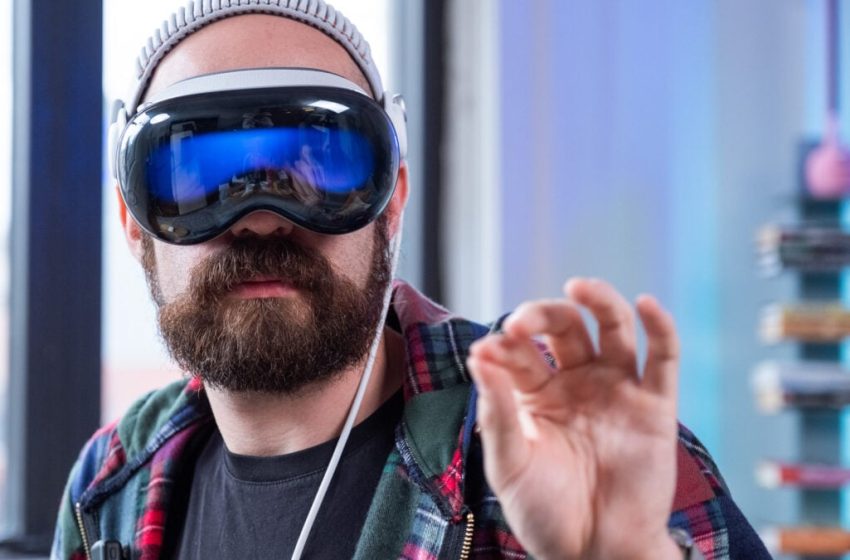  Steam Gaming Has Arrived on Apple Vision Pro, and It’s Unexpectedly Glorious