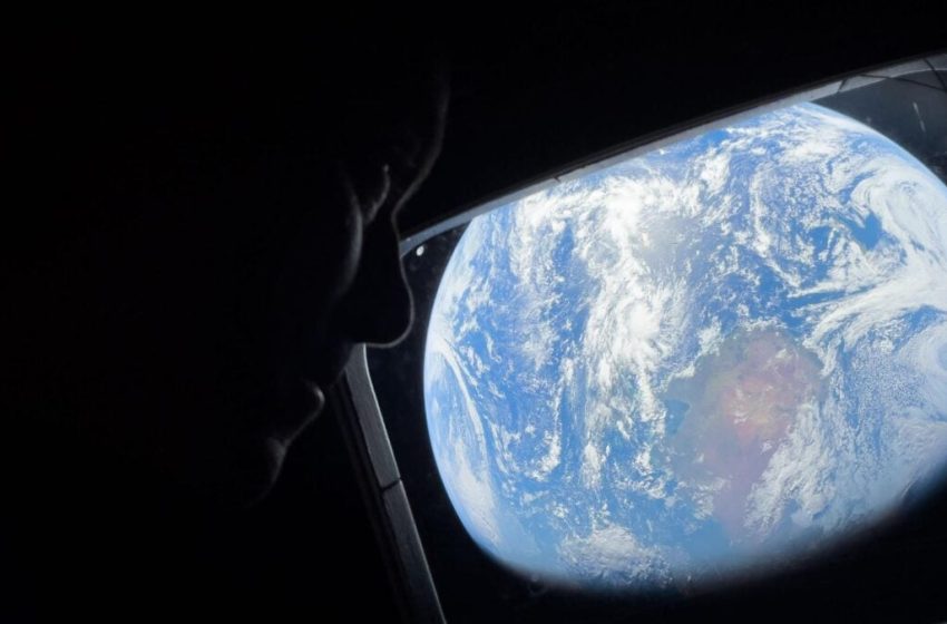  Artemis 2 Astronauts’ Epic iPhone Photos Are All… Selfies?