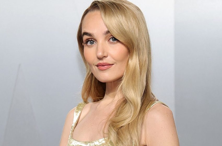  Chloe Fineman Video Edited Out Kid Pantsing Details by Vanity Fair