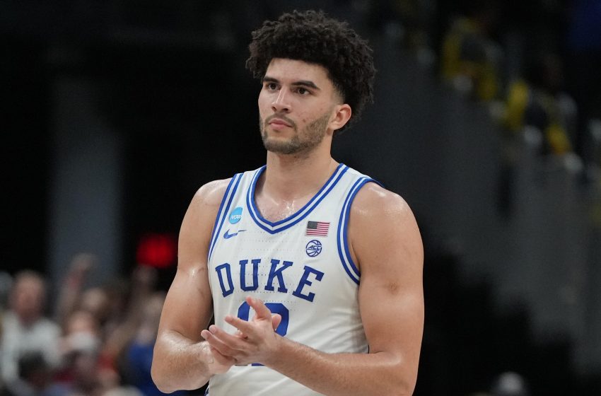  Duke’s Cameron Boozer Wins 2026 Naismith Men’s College Player of the Year Award