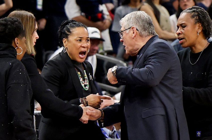  Geno Auriemma, Dawn Staley have heated exchange after Gamecocks upset Huskies