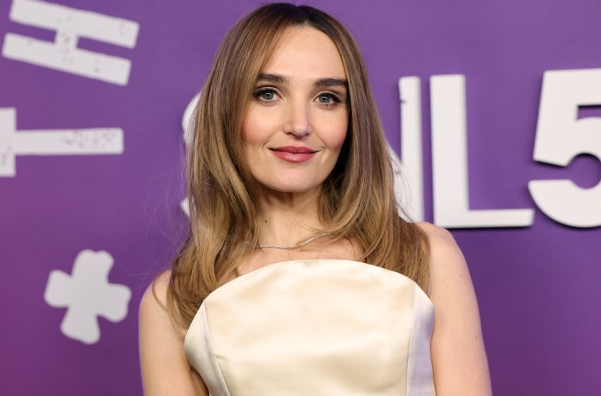  Vanity Fair Edits Chloe Fineman Clip About Pantsing 6-Year-Old Boy