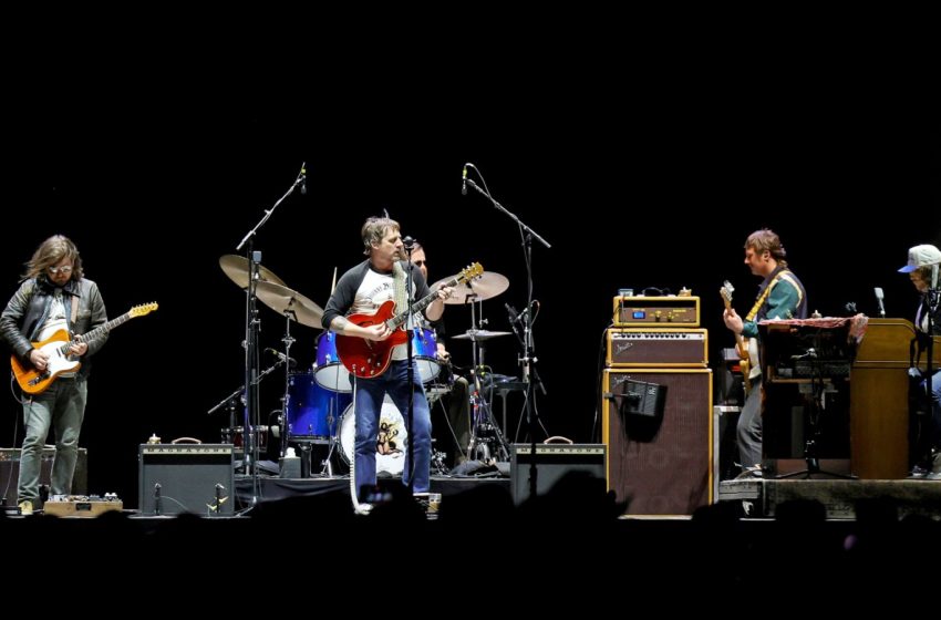  Sturgill Simpson Announces 2026 Tour Dates With the Dark Clouds