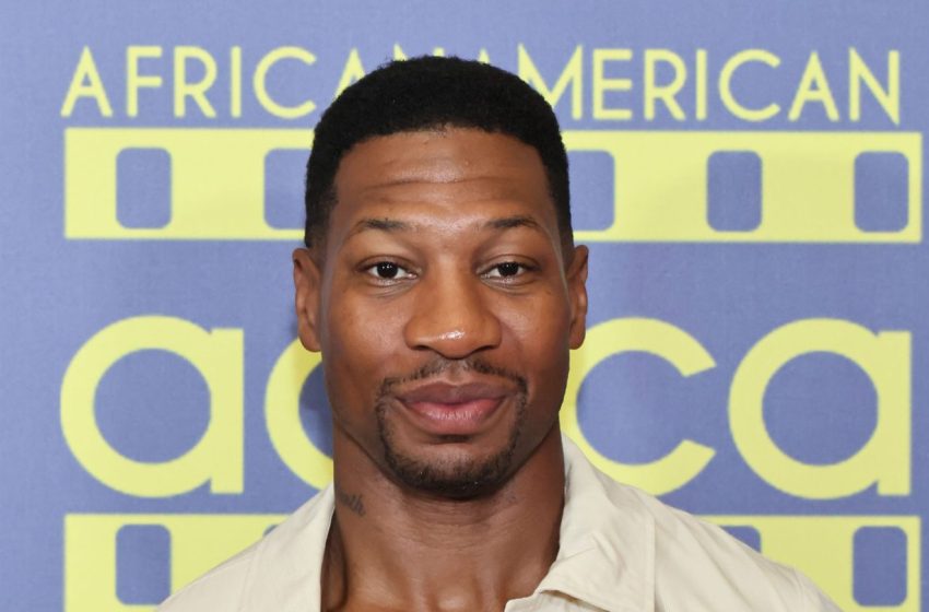  Jonathan Majors Falls Through Window of Daily Wire Movie Set