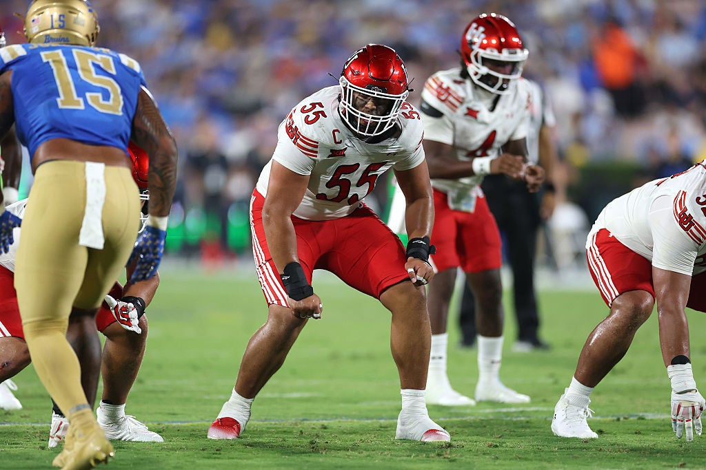 PASADENA, CALIFORNIA - AUGUST 30: Spencer Fano #55 of the Utah Utes llines up on the defensive line during the second half of a game against the UCLA Bruins at Rose Bowl Stadium on August 30, 2025 in Pasadena, California. (Photo by Sean M. Haffey/Getty Images)