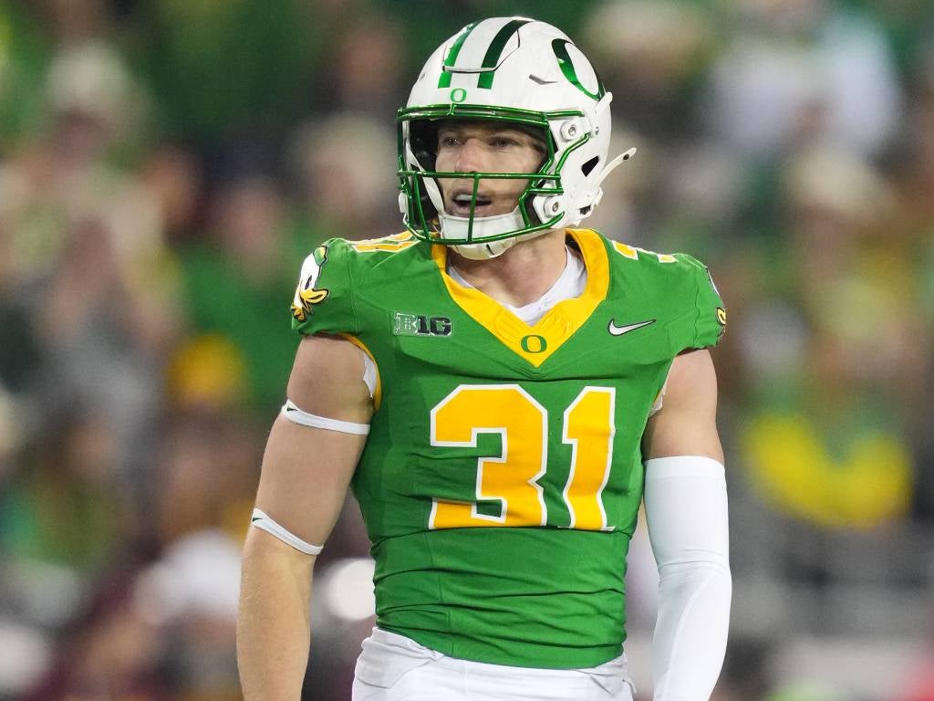 EUGENE, OREGON - NOVEMBER 14: Dillon Thieneman #31 of the Oregon Ducks looks on during the first half against the Minnesota Golden Gophers at Autzen Stadium on November 14, 2025 in Eugene, Oregon. (Photo by Soobum Im/Getty Images)