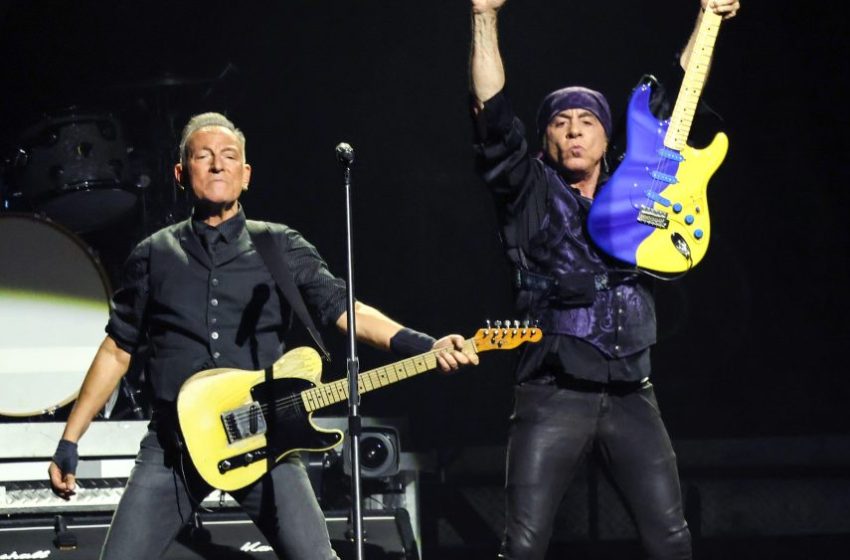  Bruce Springsteen Opens ‘Land of Hope and Dreams” Tour: Concert Review