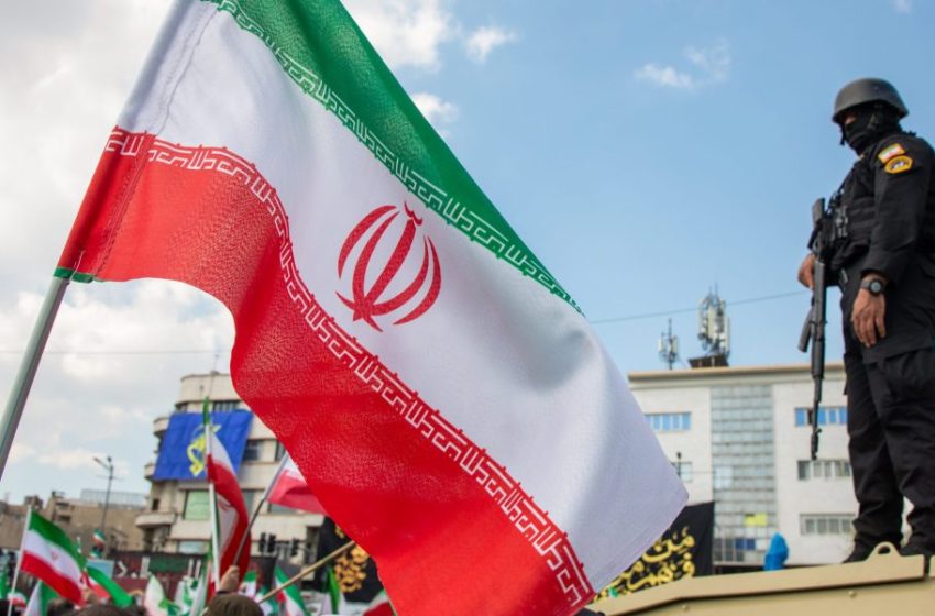  Iranians begin forming human chains around power plants ahead of Trump’s deadline