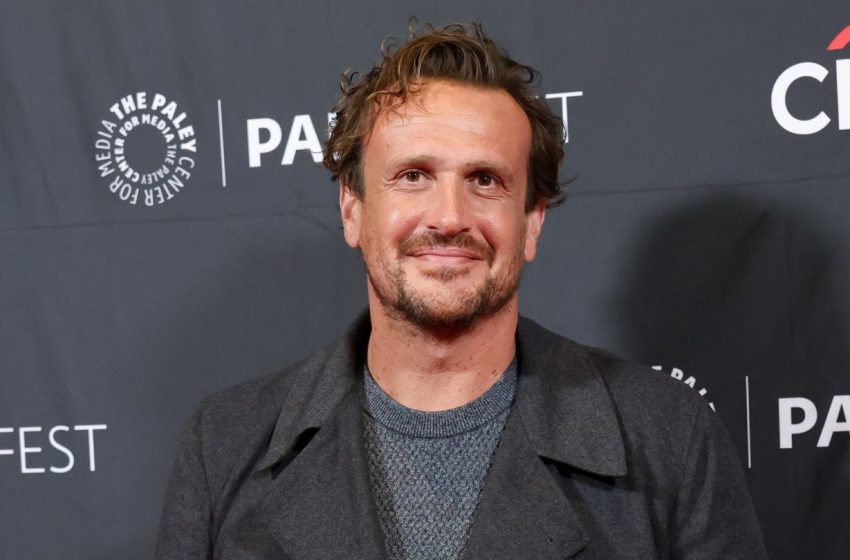  Jason Segel Teases Revamped Jimmy in ‘Shrinking’ Season 4