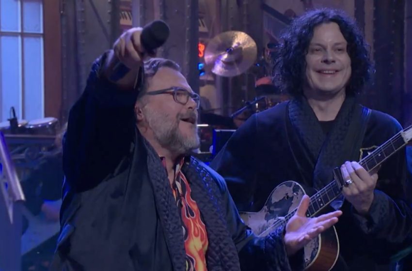  Jack Black and Jack White Kick Off SNL Crossover Episode with “Seven Nation Army” Performance