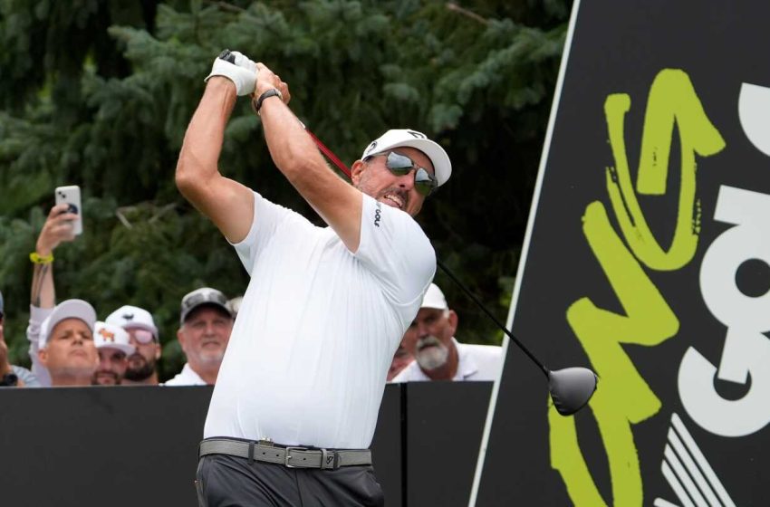  Phil Mickelson cites family health matter in pulling out of the Masters