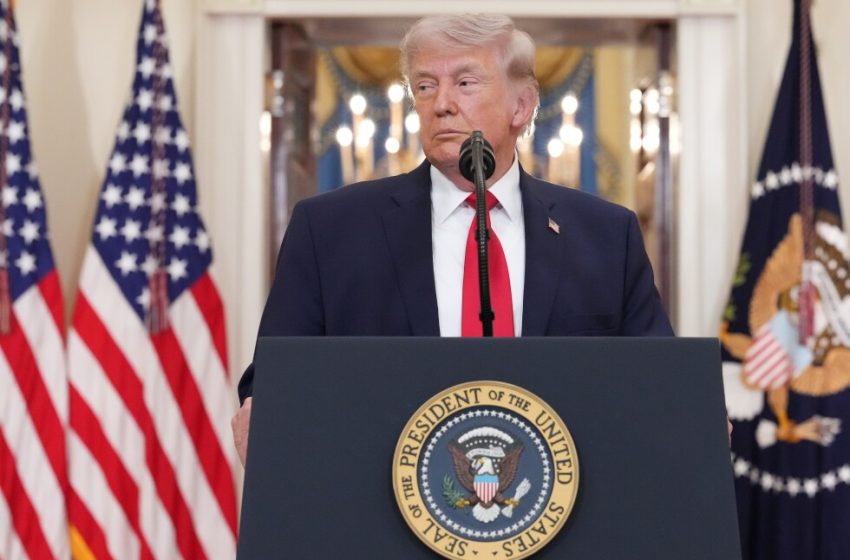  President Trump signs executive order that aims to stabilize college sports