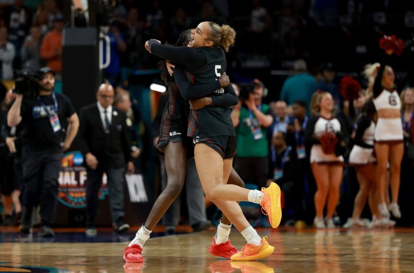  South Carolina hands UConn first loss, reaches fourth NCAA final in 5 years