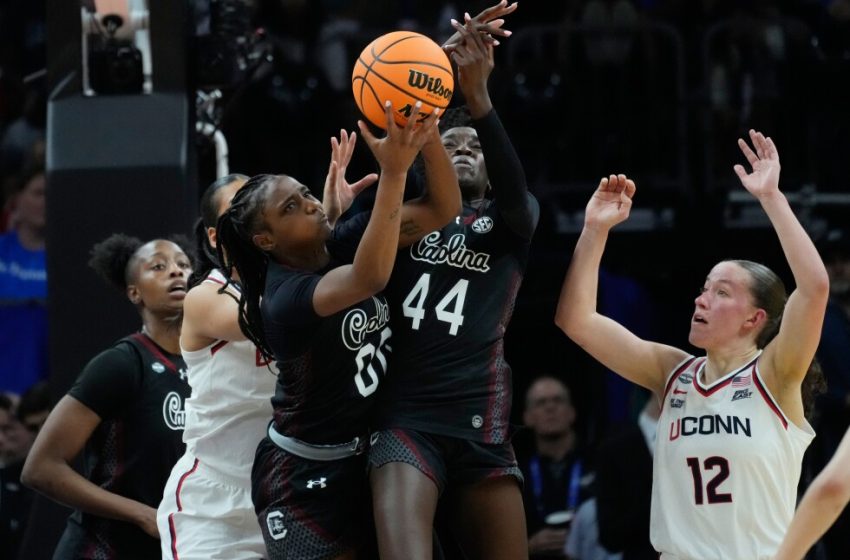  South Carolina smothers UConn 62-48 to advance to NCAA title game, snap Huskies’ 54-game win streak
