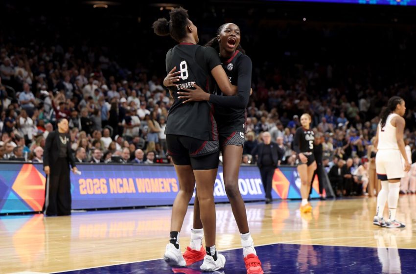  South Carolina smothers UConn 62-48 to advance to NCAA title game, snaps Huskies’ 54-game win streak