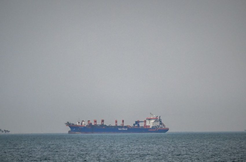  The Broken System That Keeps Shipping Crews Stranded in the Strait of Hormuz