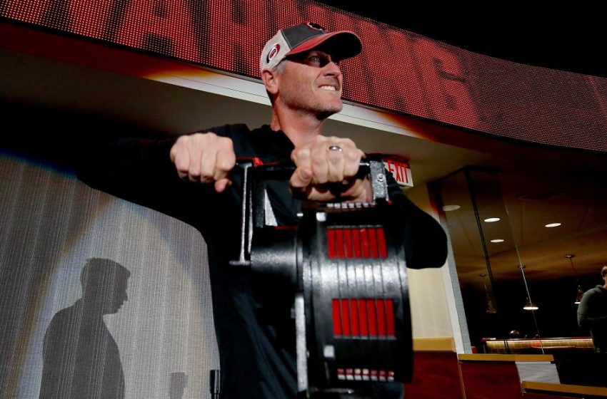  Tom Dundon Tries to Spark Trail Blazers on Day One