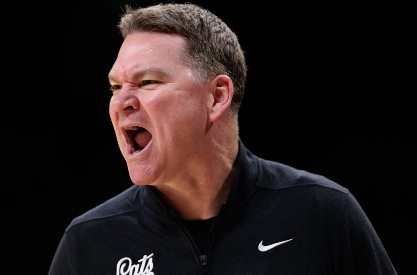  Tommy Lloyd after wearing UNC colors: ‘I must have a blind spot when it comes to fashion’