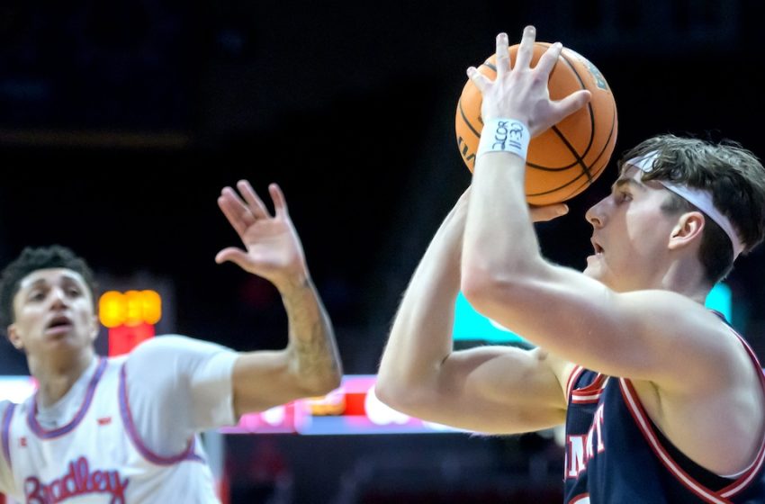  Tyler Lundblade commits to Tennessee basketball as Belmont transfer