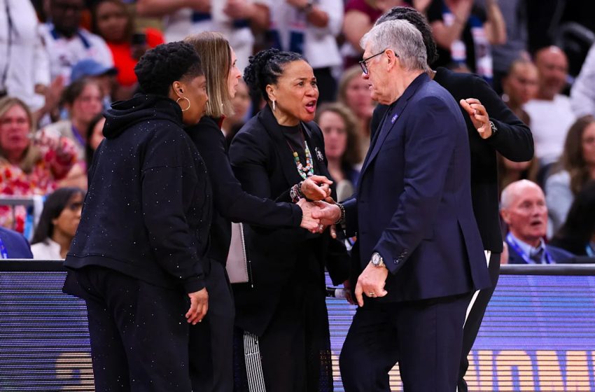  UConn coach Geno Auriemma has to be pulled back from South Carolina coach Dawn Staley during heated moment in loss to Gamecocks