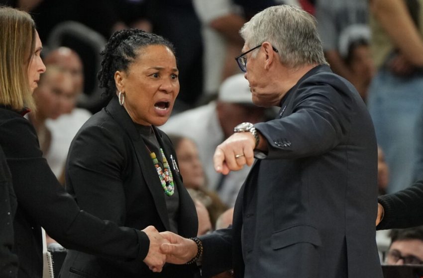  UConn’s Geno Auriemma rips officiating and confronts South Carolina’s Dawn Staley in loss
