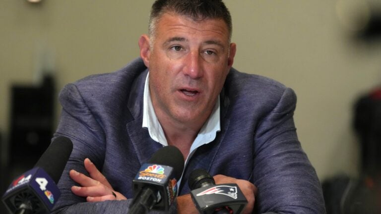  What Patriots’ Mike Vrabel said about viral photos with NFL reporter