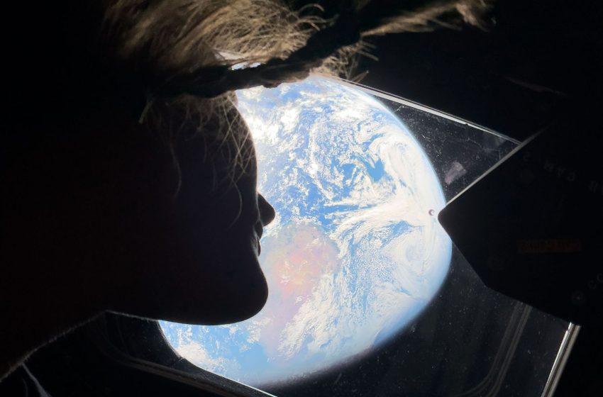  The first iPhone 17 Pro Max photos sent back from the Artemis II mission really are out of this world