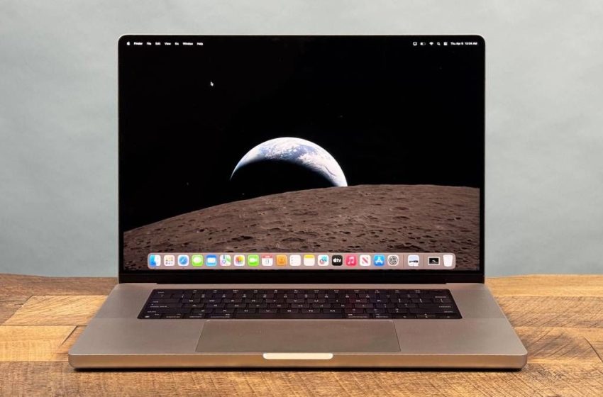  NASA just shared jaw-dropping Artemis II wallpapers