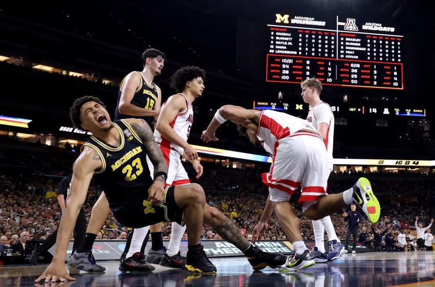  With Yaxel Lendeborg Hobbling, Michigan Steamrolls Arizona