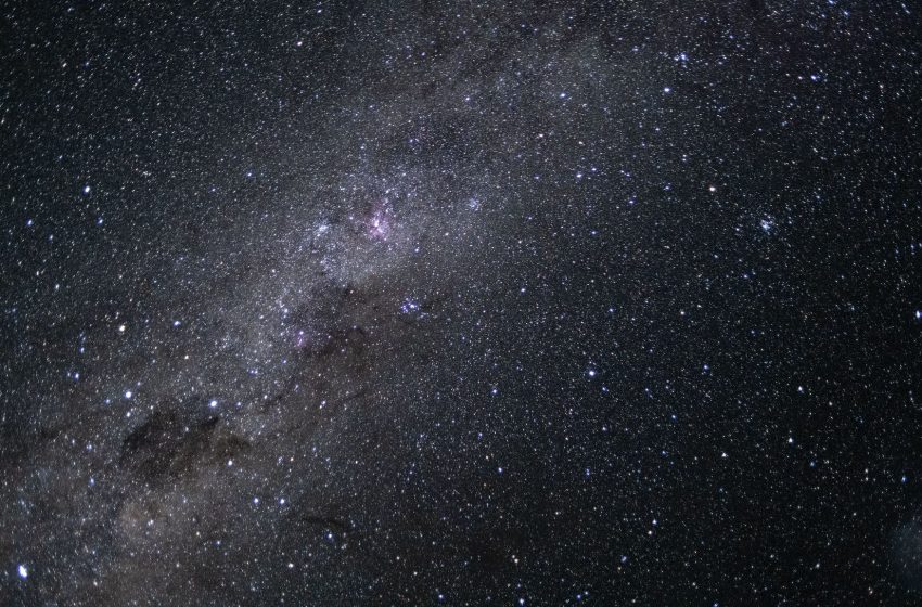  Artemis 2 astronauts spy the Milky Way photo of the day for April 8, 2026