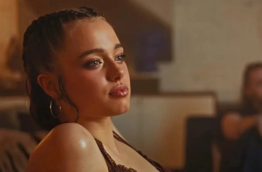  Shiloh Jolie Is the Spitting Image of Angelina Jolie in Her K-Pop Music Video Debut