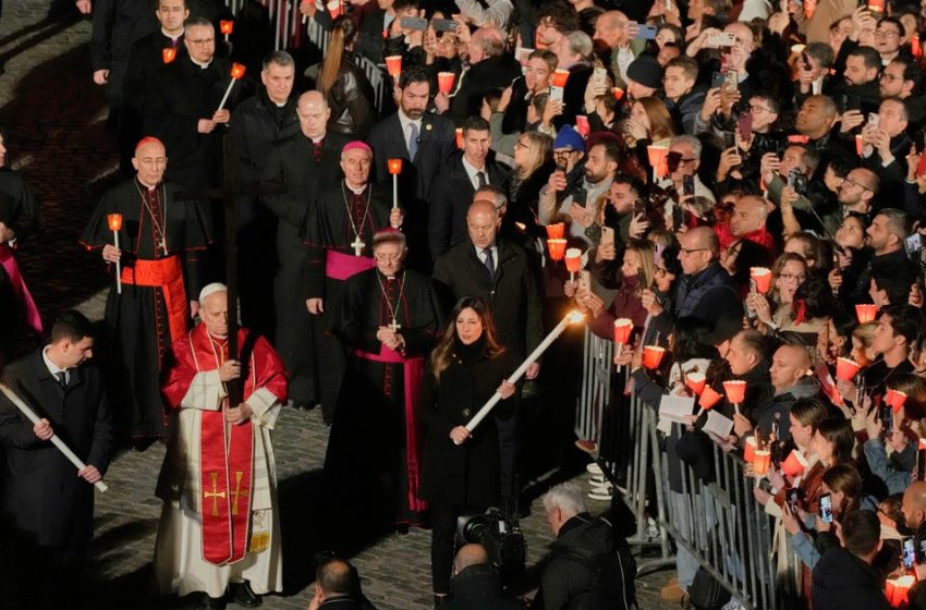  Pope Leo carries cross for all 14 stations during Good Friday procession, first pontiff to do so in decades