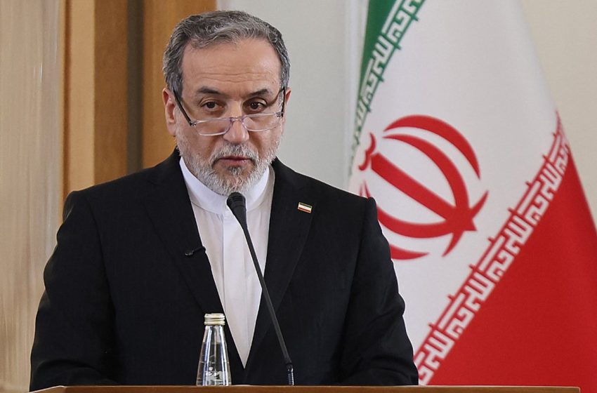  Oil Plunges as Iran Reopens Hormuz Under Two-Week Truce